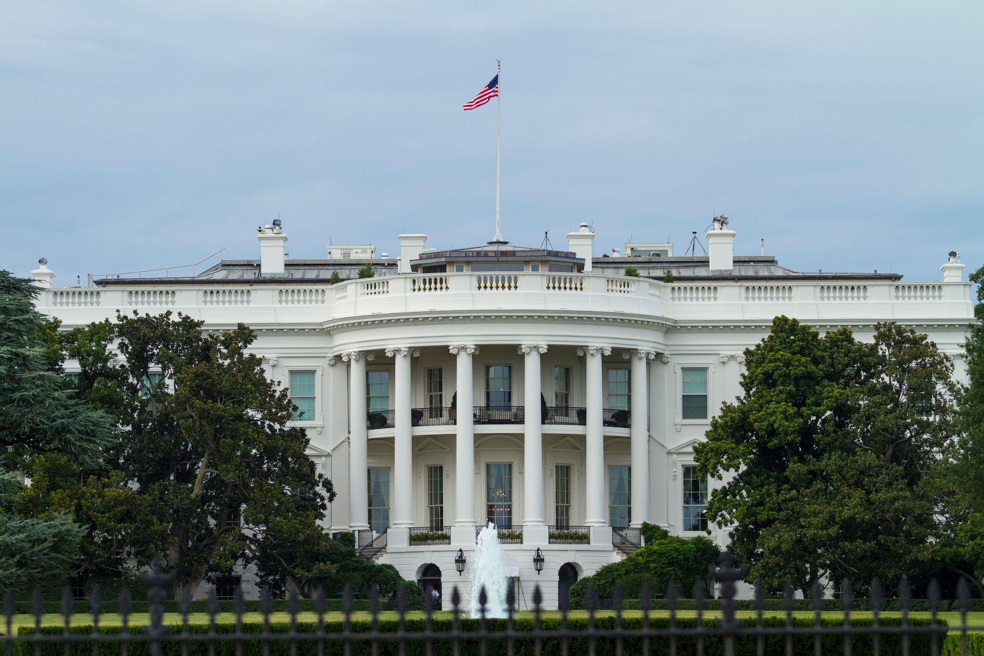South Lawn of the White House in daylight