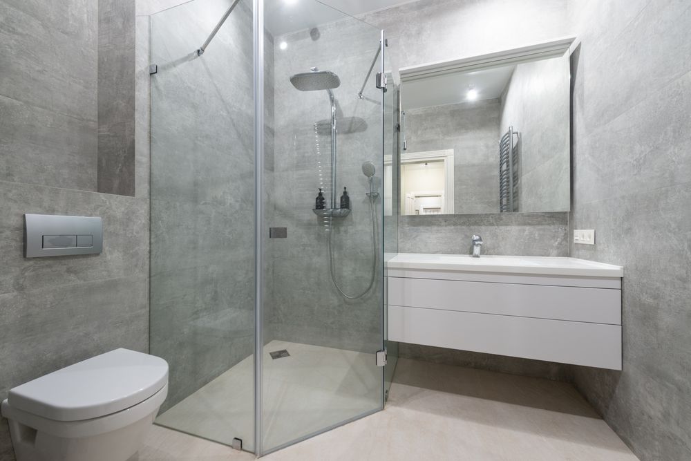 Sanitari e lavabo in un bagno moderno