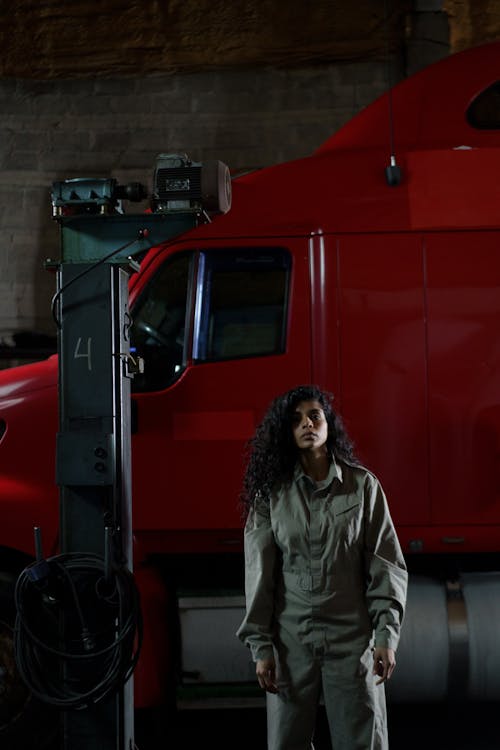 Gratis stockfoto met Afro-Amerikaanse vrouw, arbeider, automonteur Stockfoto