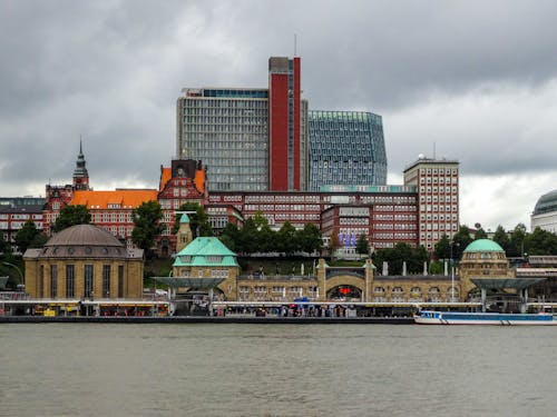 Gratis stockfoto met bewolkt, boten, gebouwen