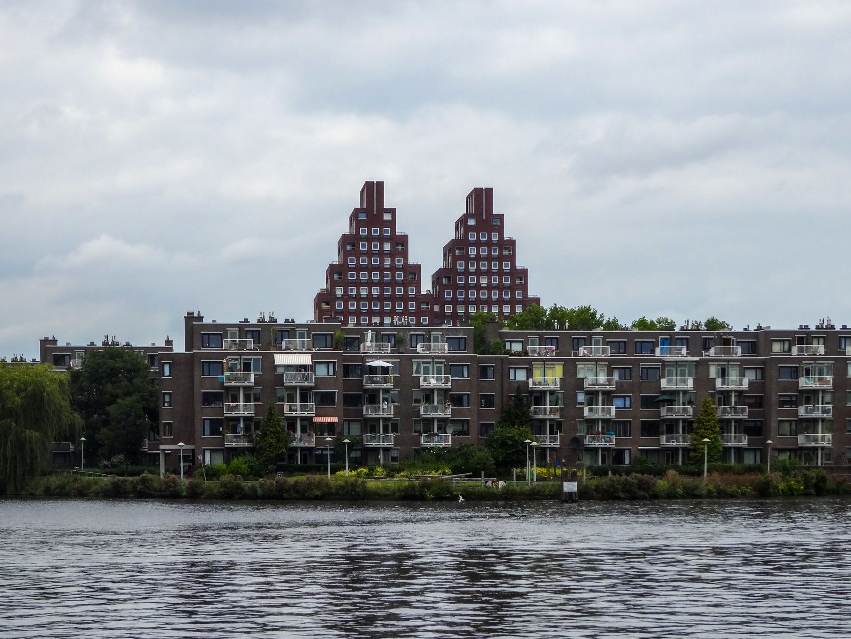 Lezers over hekken Borneosteiger: 'Niet onleefbaar'