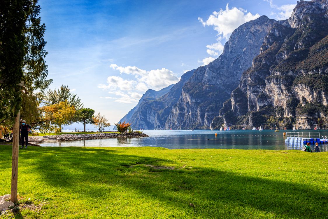Idyllic Landscape of Mountains, Lake and Green Grass ยท Free Stock Photo