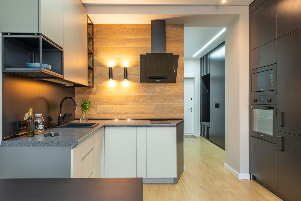 Mobiliario de cocina con acabados en madera
