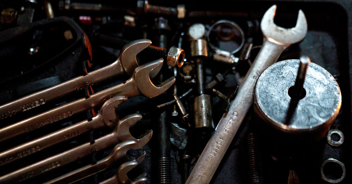 Comparatif des outils indispensables pour la plomberie à Paris