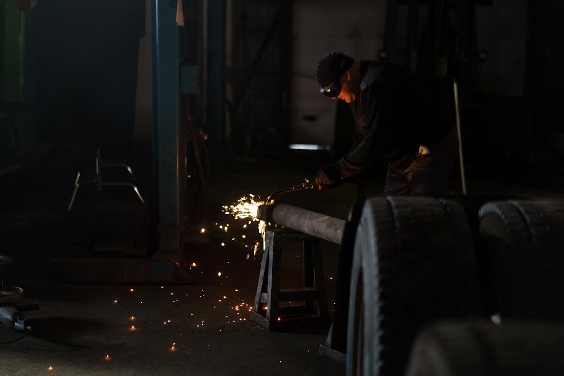 Základová fotografie zdarma na téma automechanik, dělník, jiskry