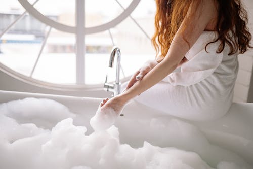 Foto stok gratis bak mandi, busa sabun, dalam ruangan
