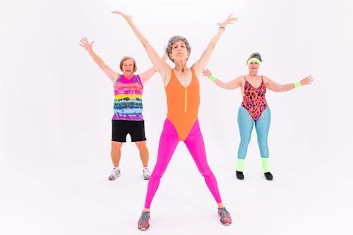 60 sonrası hayat, 60 yaş üstü kadınlar, aerobik içeren Ücretsiz stok fotoğraf