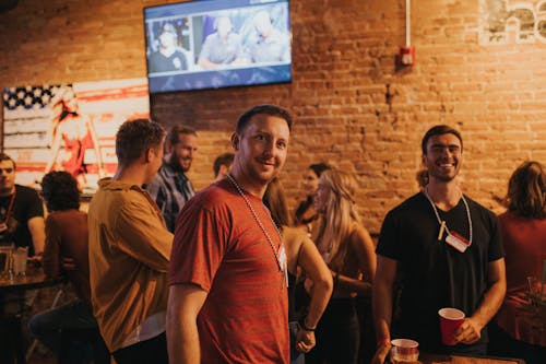 Fotobanka s bezplatnými fotkami na tému alkoholické nápoje, bar, dobrý čas