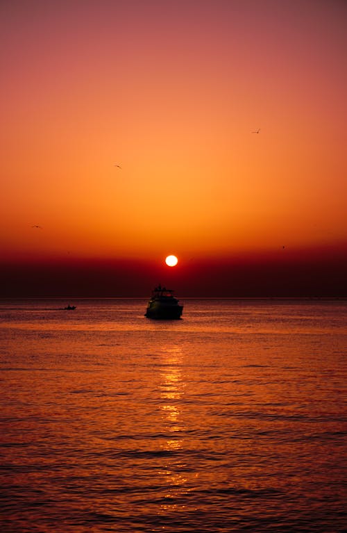 Gratis Immagine gratuita di barca, cielo arancione, increspare Foto a disposizione