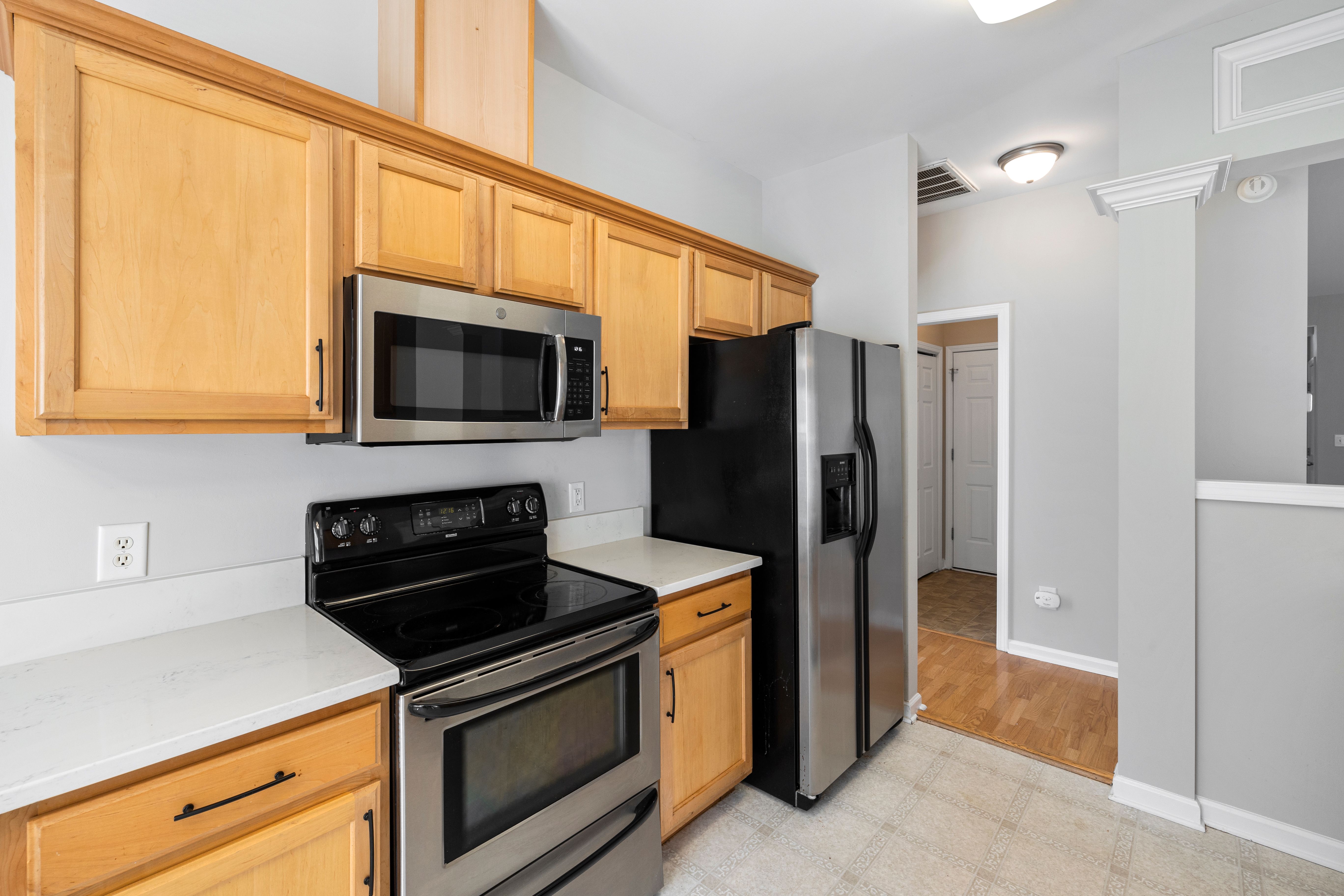 Modern Kitchen with White Cabinets · Free Stock Photo