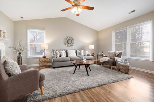 Free Bright and modern living room featuring cozy furnishings and natural lighting. Stock Photo