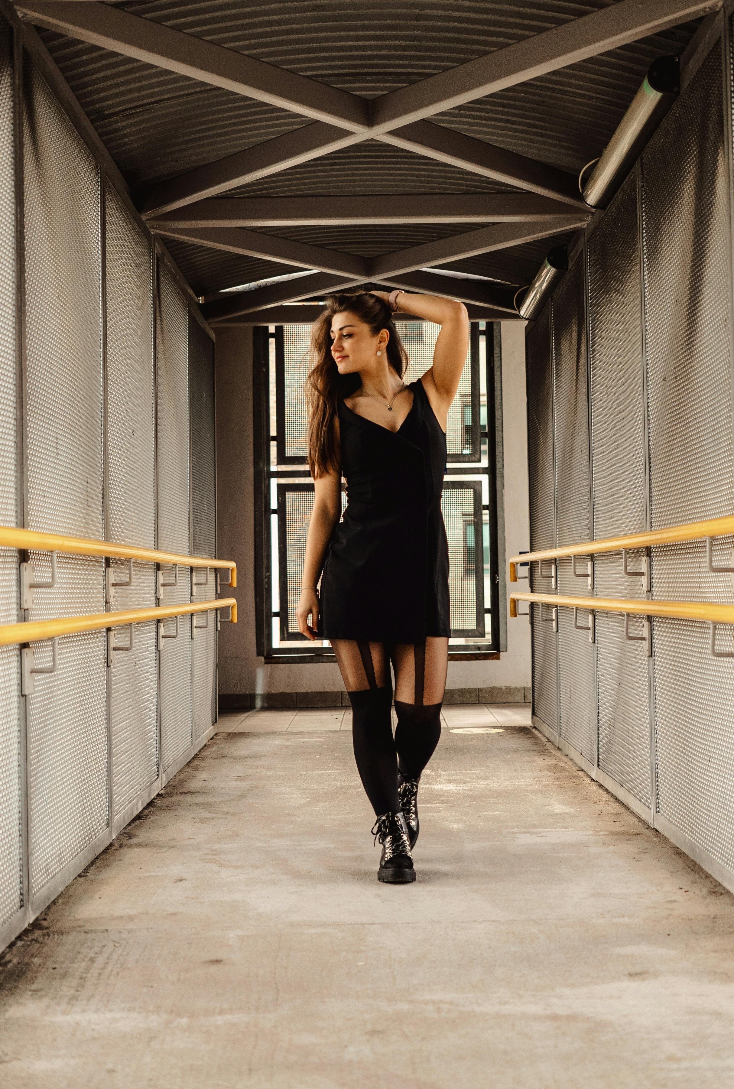 black dress urban Urban Maxima Crew Cocoon Dress, Black main image 0