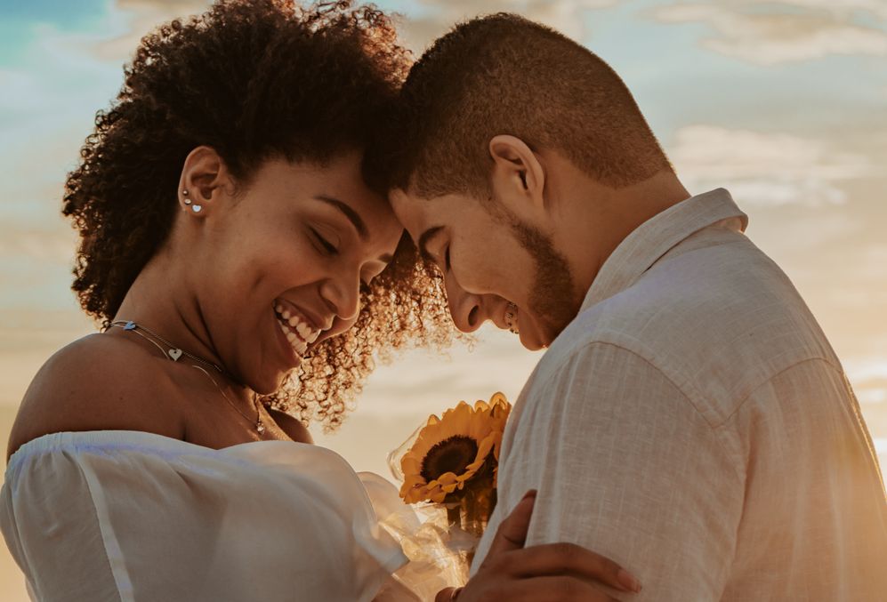 Online dating: starting a conversation on a niche platform