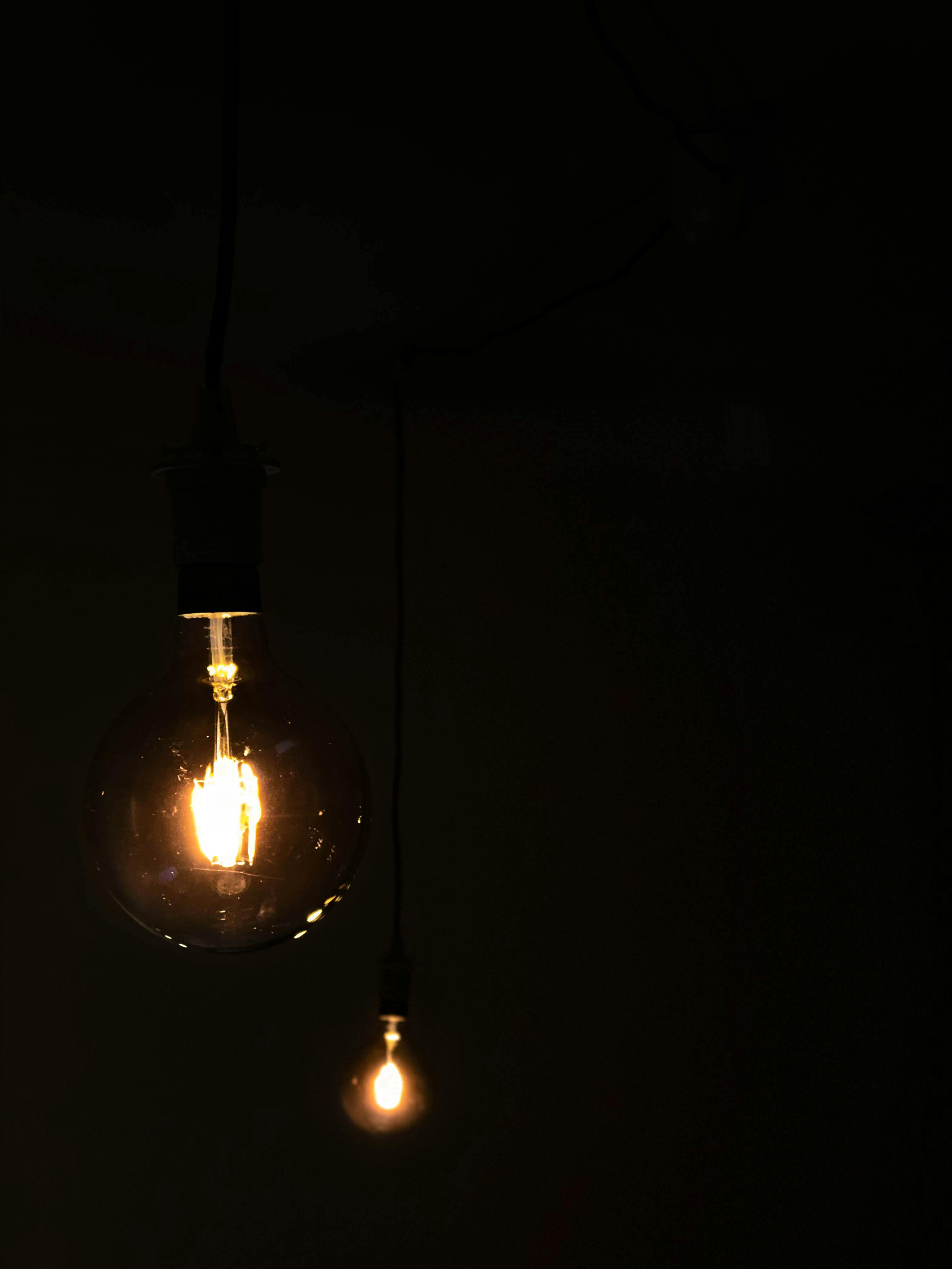 Kostenloses Foto zum Thema: dunkel, glühbirne, industriell