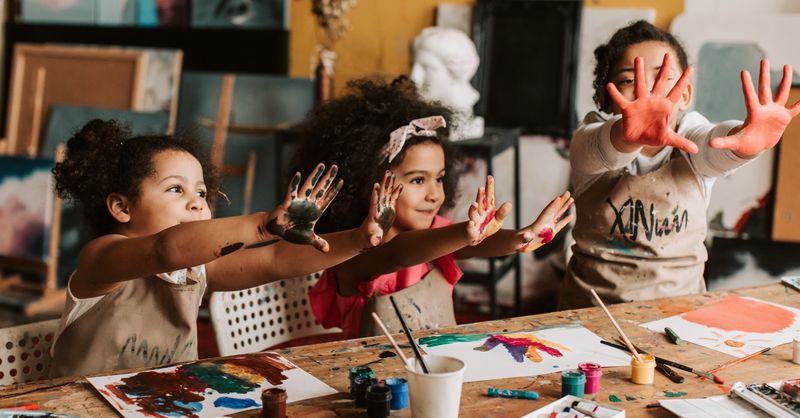 10 activités de peinture pour enfants pour stimuler leur créativité et motricité