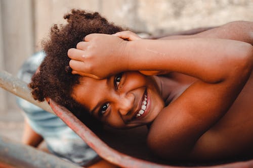 Ingyenes stockfotó afrikai lány, aranyos, boldog témában