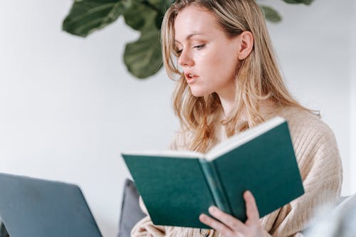 ~을 사용하여, 공책, 기기의 무료 스톡 사진