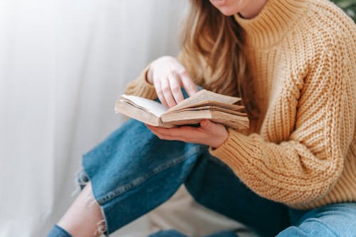 Free Woman sitting and reading book Stock Photo