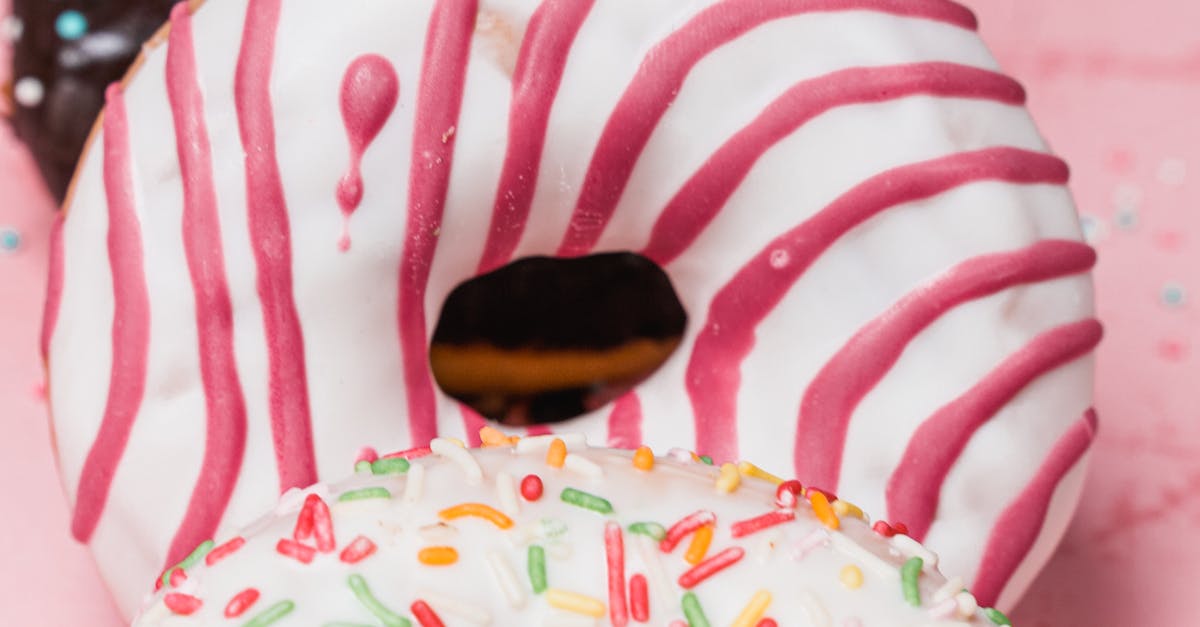How to make purple food coloring for icing