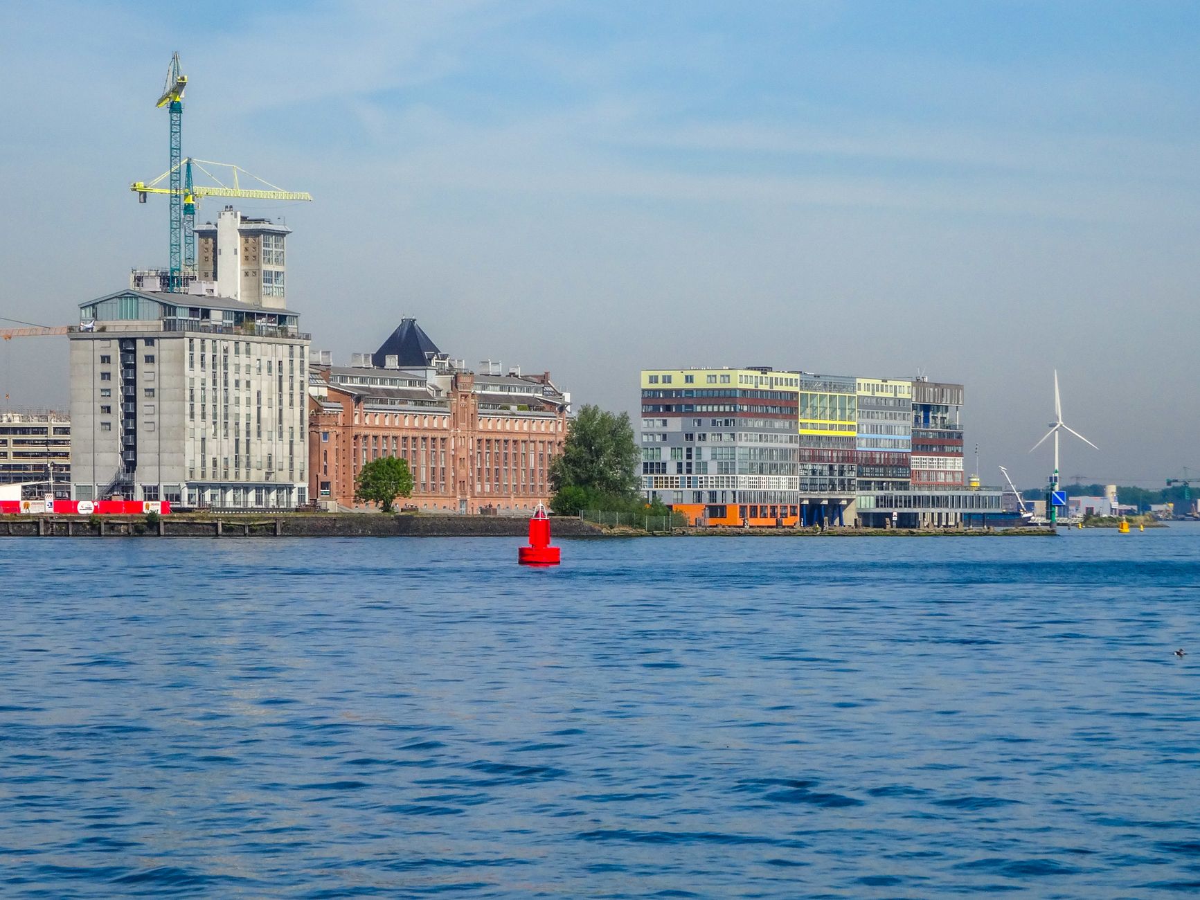 Bouw Amsterdams Microsoft-datacenter verstoord door actiegroep