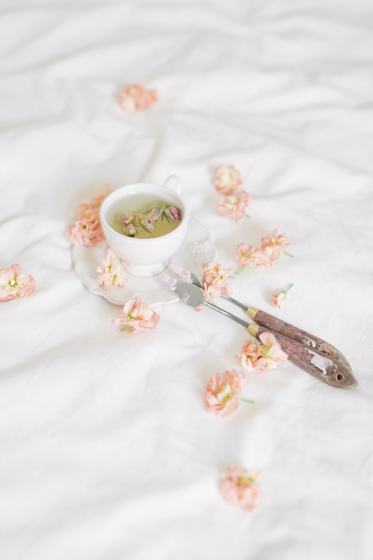 Tea, Petals and Smoke: Three Ways to Choose a Daily Scent