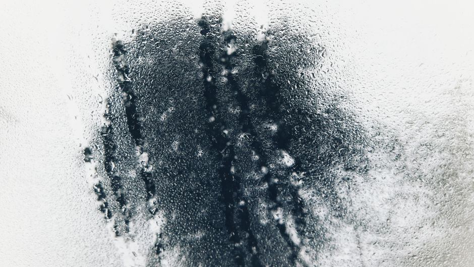 Condensation droplets running down a cold window pane, illustrating indoor humidity problems in coastal Larnaca homes.