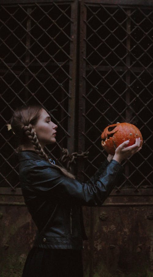 Gratis stockfoto met deur, gevlochten haar, Halloween pompoen