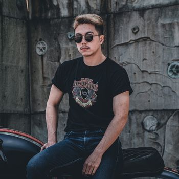 Marvel Avengers Logo T-Shirt (Official Marvel Merchandise)