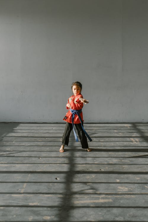 Fotobanka s bezplatnými fotkami na tému ázijské dievča, betónová podlaha, bojové umenie