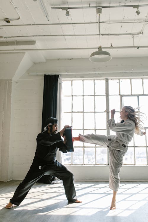 Gratis Fotos de stock gratuitas de acción, aikido, almohadilla de patada Foto de stock