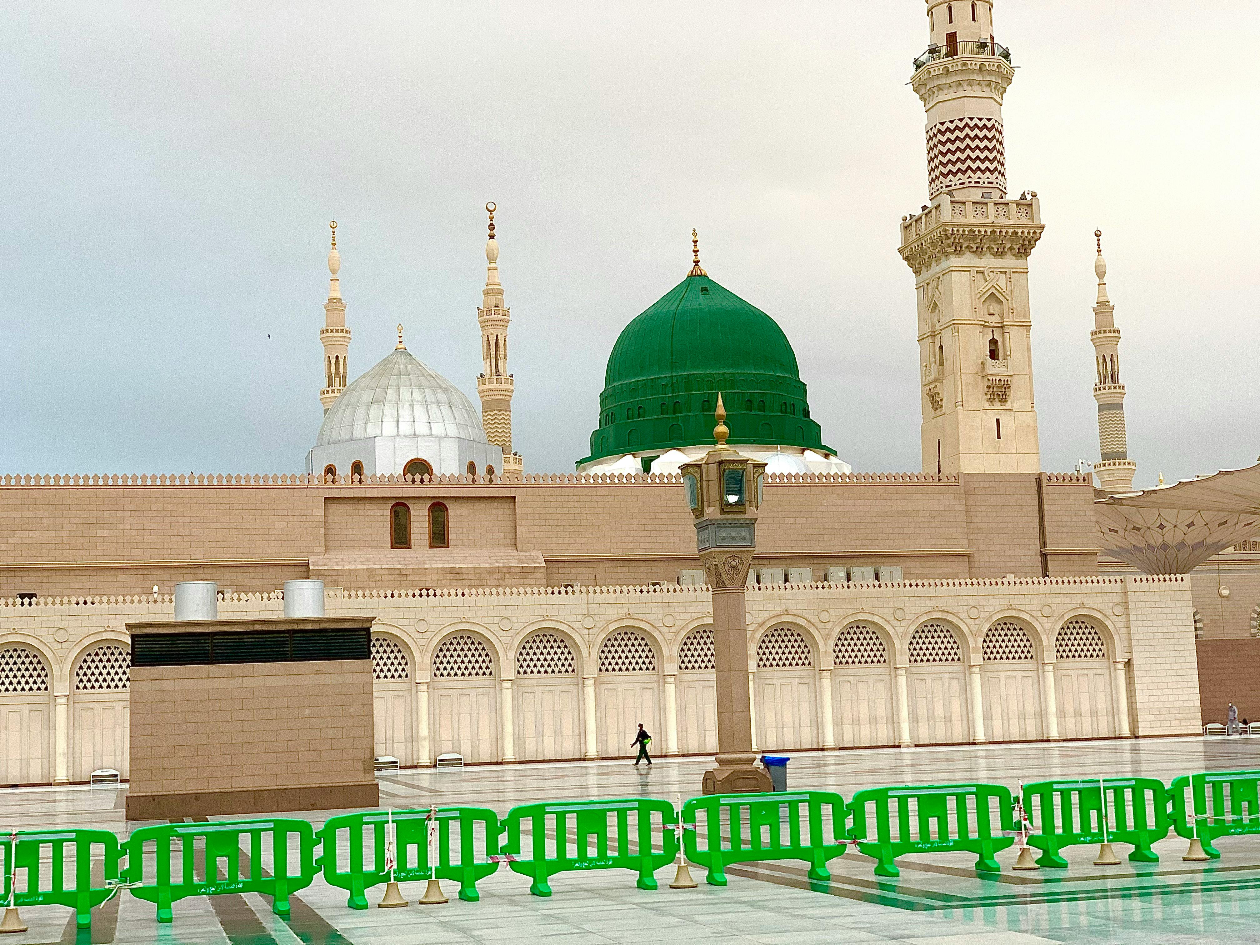 listing card gallery