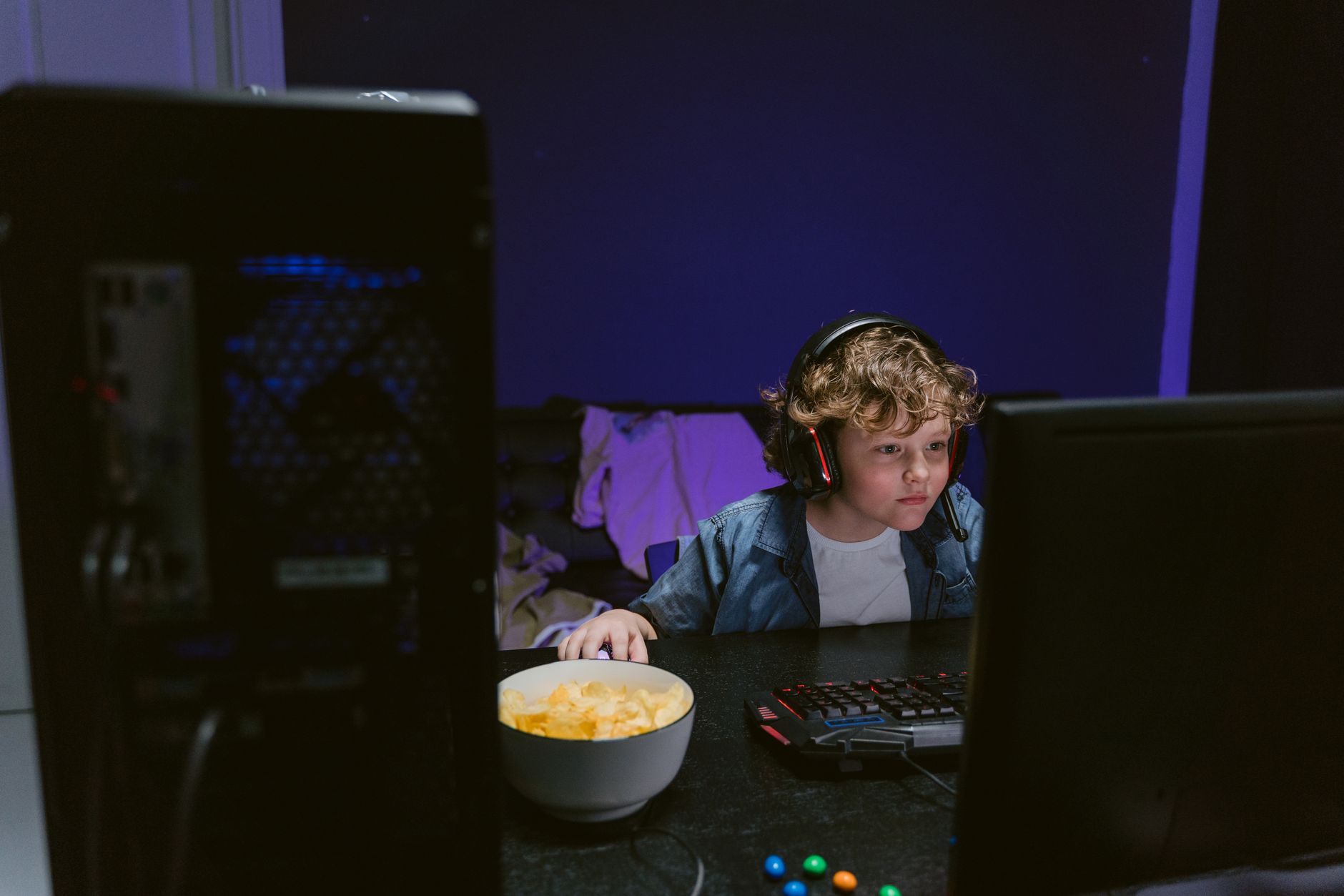 what to look for in desk lamp for gamers