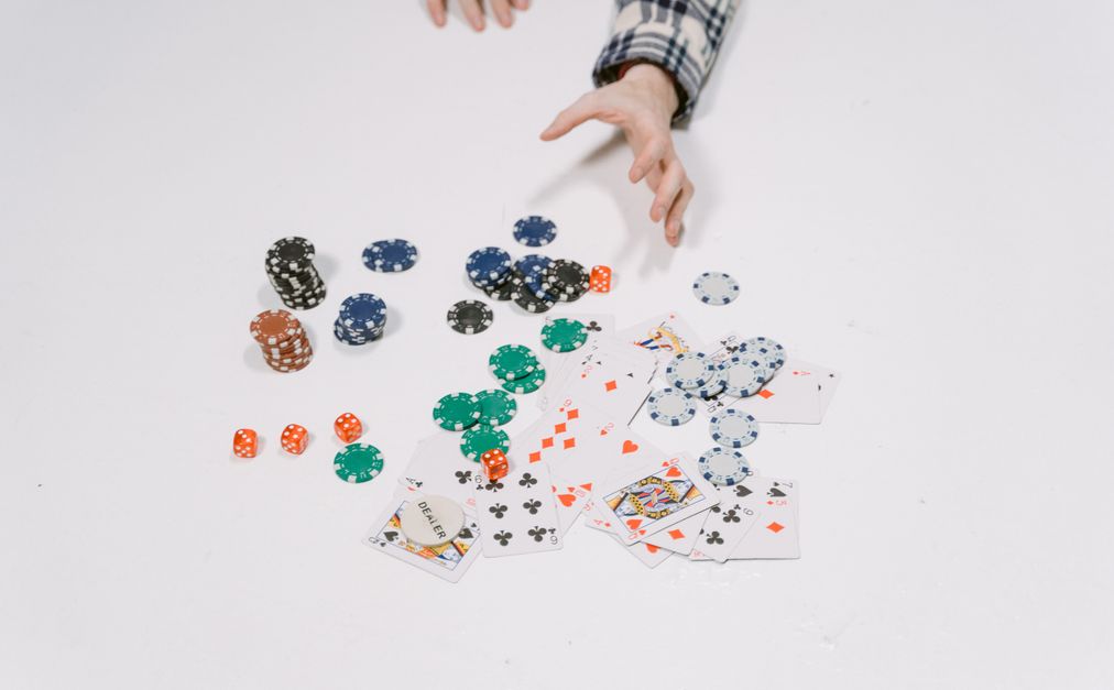 Online Casino: Spielautomaten und Live-Spiele im Überblick