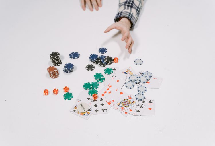 Online Casino: Spielautomaten und Live-Spiele im Überblick