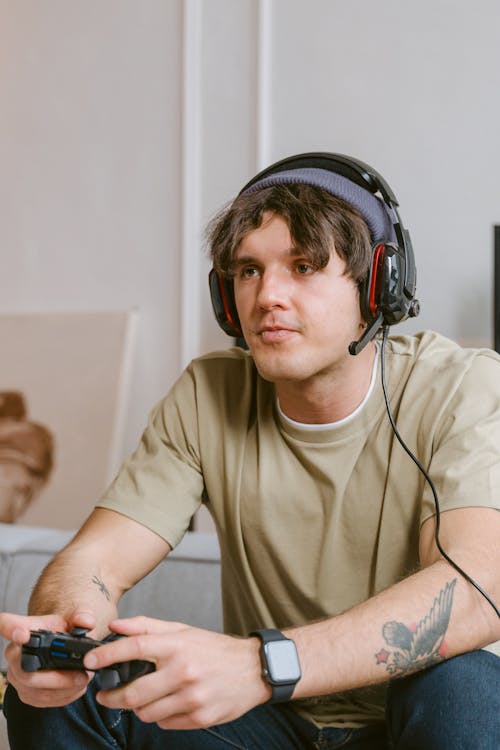 Man in Brown Crew Neck T-shirt Wearing Black Headphones