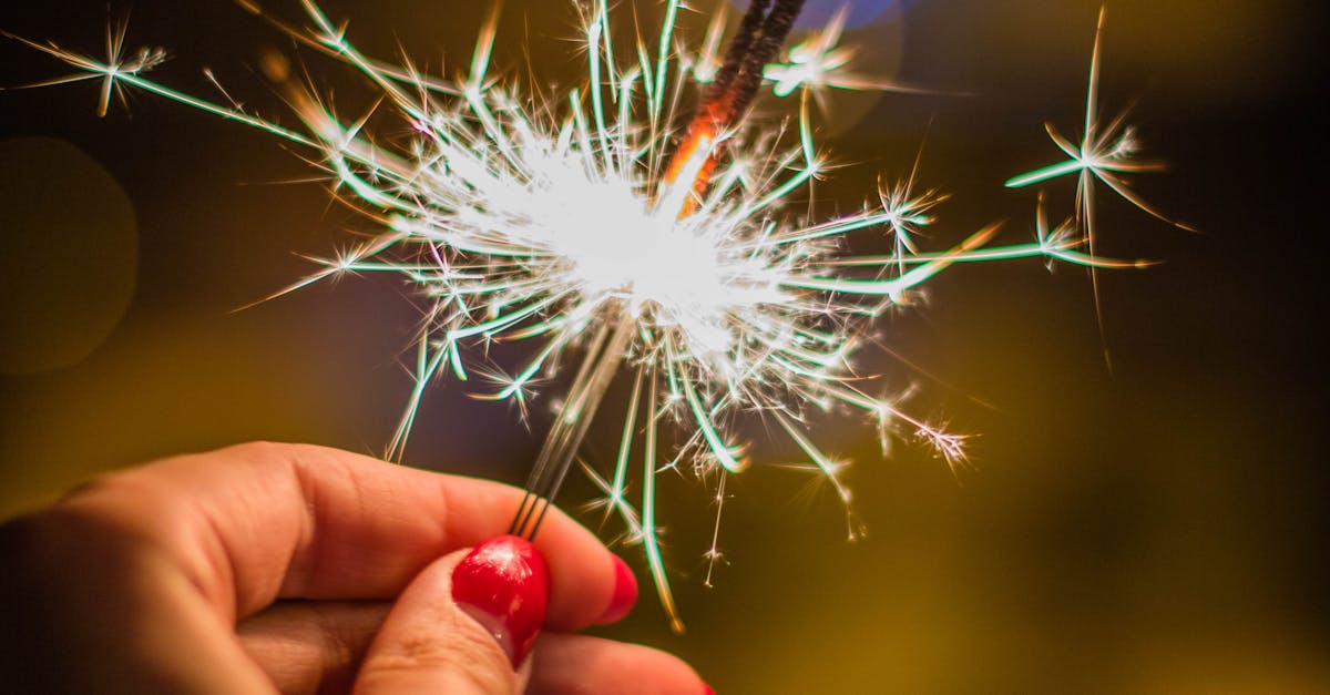 How to draw a flame on nails