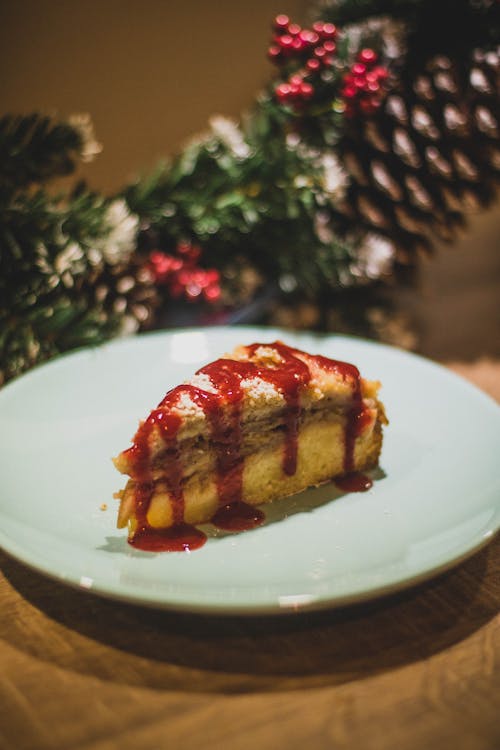 Free Round White Ceramic Plate With Piece of Cake Stock Photo