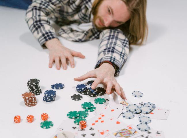 Online Casino: Spielautomaten und Live-Spiele im Überblick