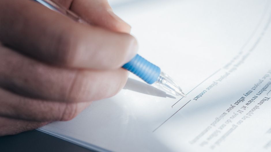 Person filling out an online flight compensation claim form