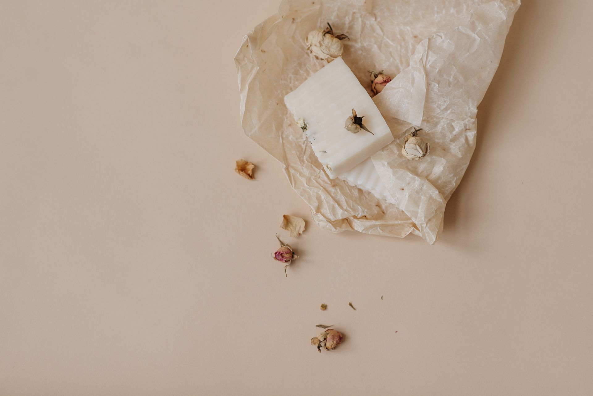 Minimalist soap flat lay with dry flowers and organic aesthetic.