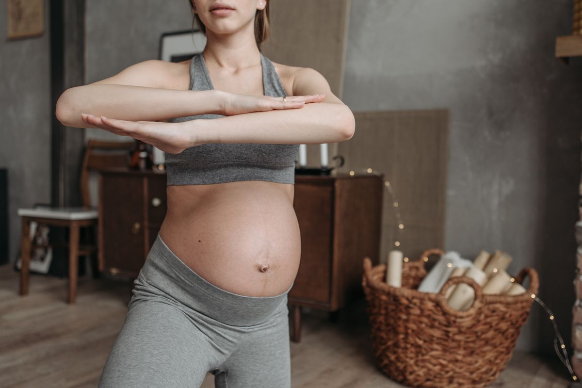 Yoga prénatal : la pratique trimestre par trimestre - Yoga prénatal au troisième trimestre : confort et préparation à la naissance