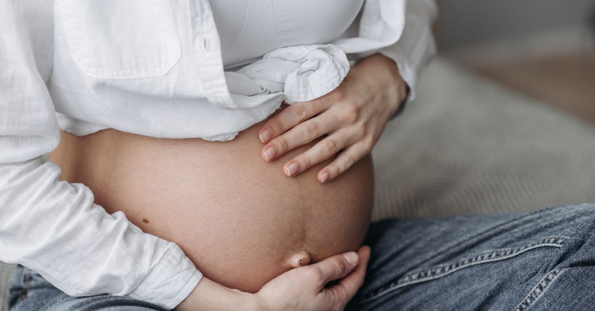 Ventre qui gargouille en public ? L’hypnose vous libère de la gêne