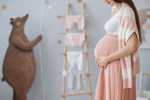 Fotobanka s bezplatnými fotkami na tému baby bump, bočný pohľad, čakajúci