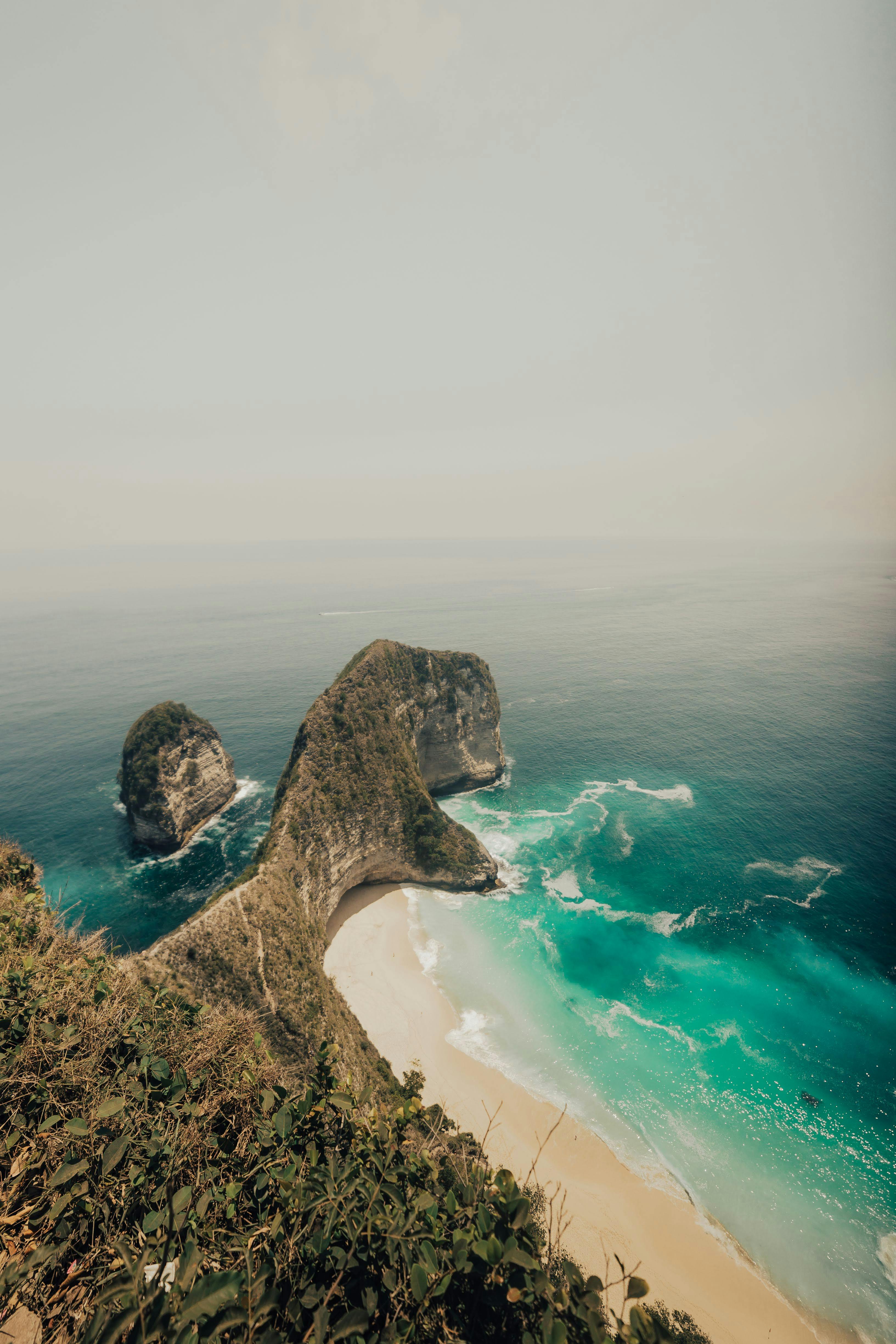 Aerial View of Green and Brown Island · Free Stock Photo