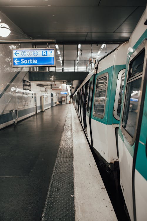 Kostnadsfri bild av kollektivtrafik, lokomotiv, tåg