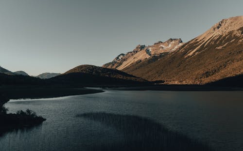 açık hava, dağlar, deniz içeren Ücretsiz stok fotoğraf