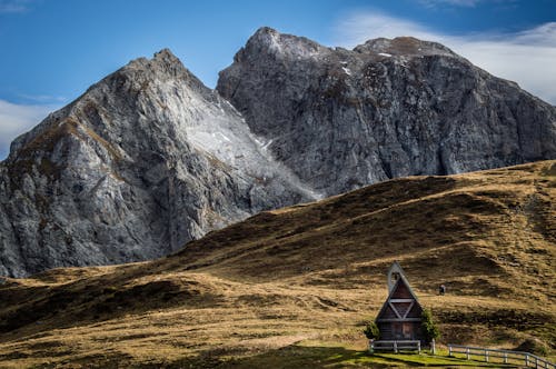 Immagine gratuita di cappella, formazione geologica, montagna