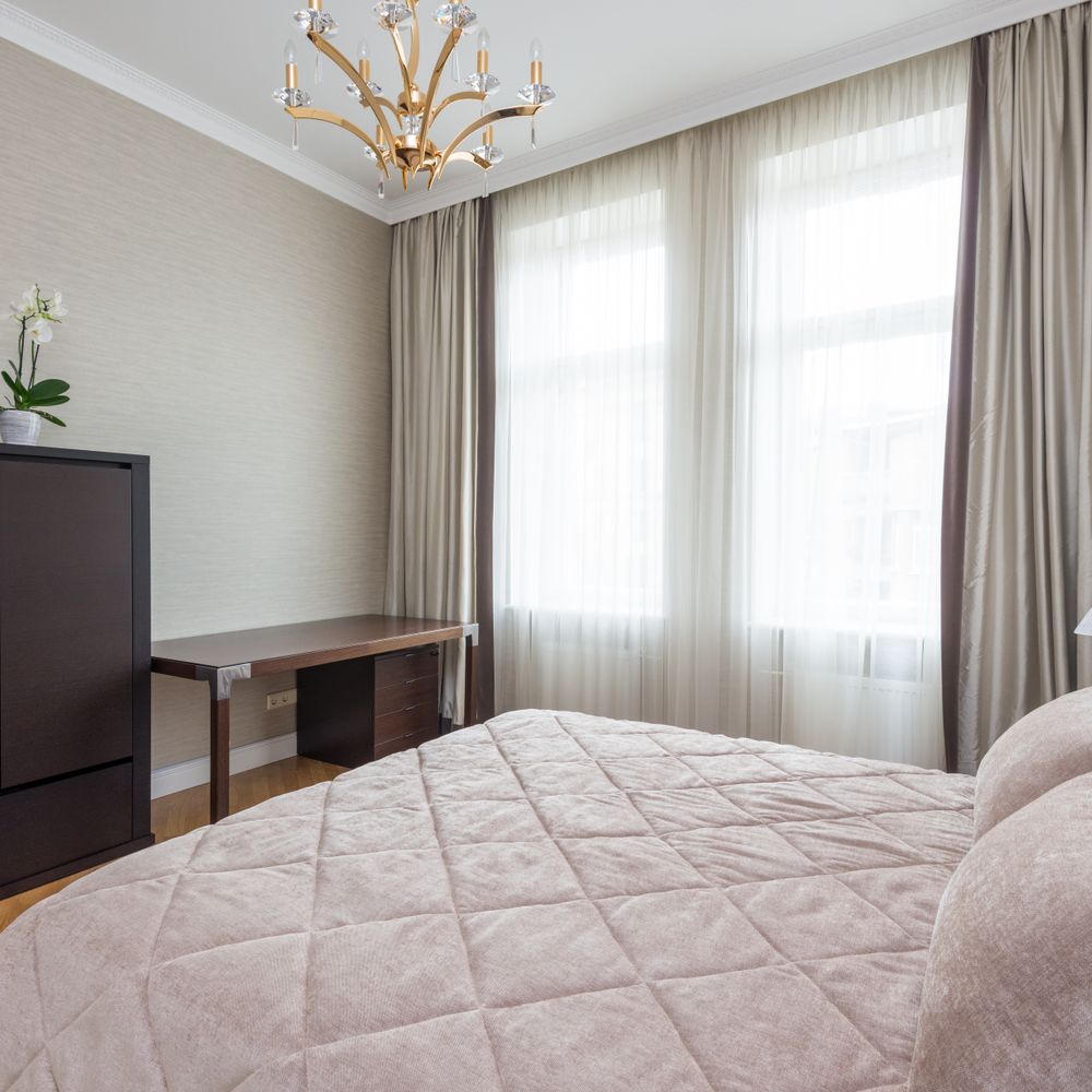 Parsons Green — professional movers carrying furniture on a house move