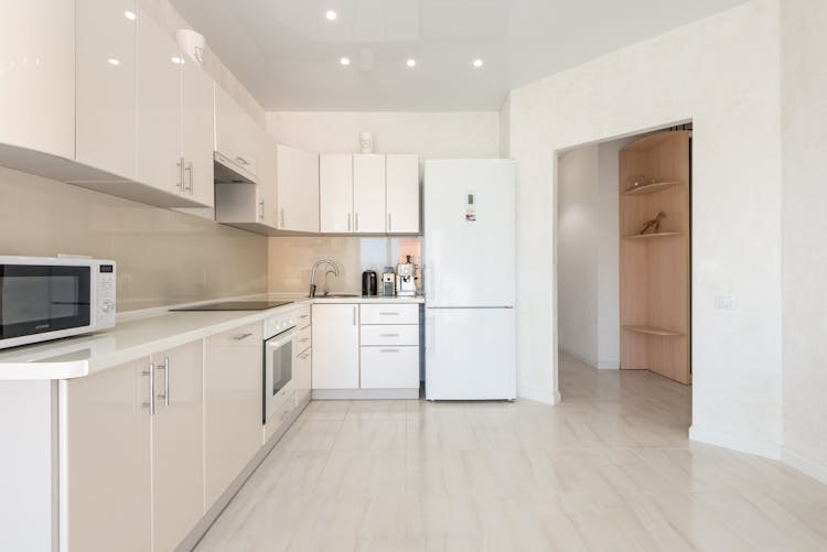 White Glossy Cabinets In Minimalist Kitchen