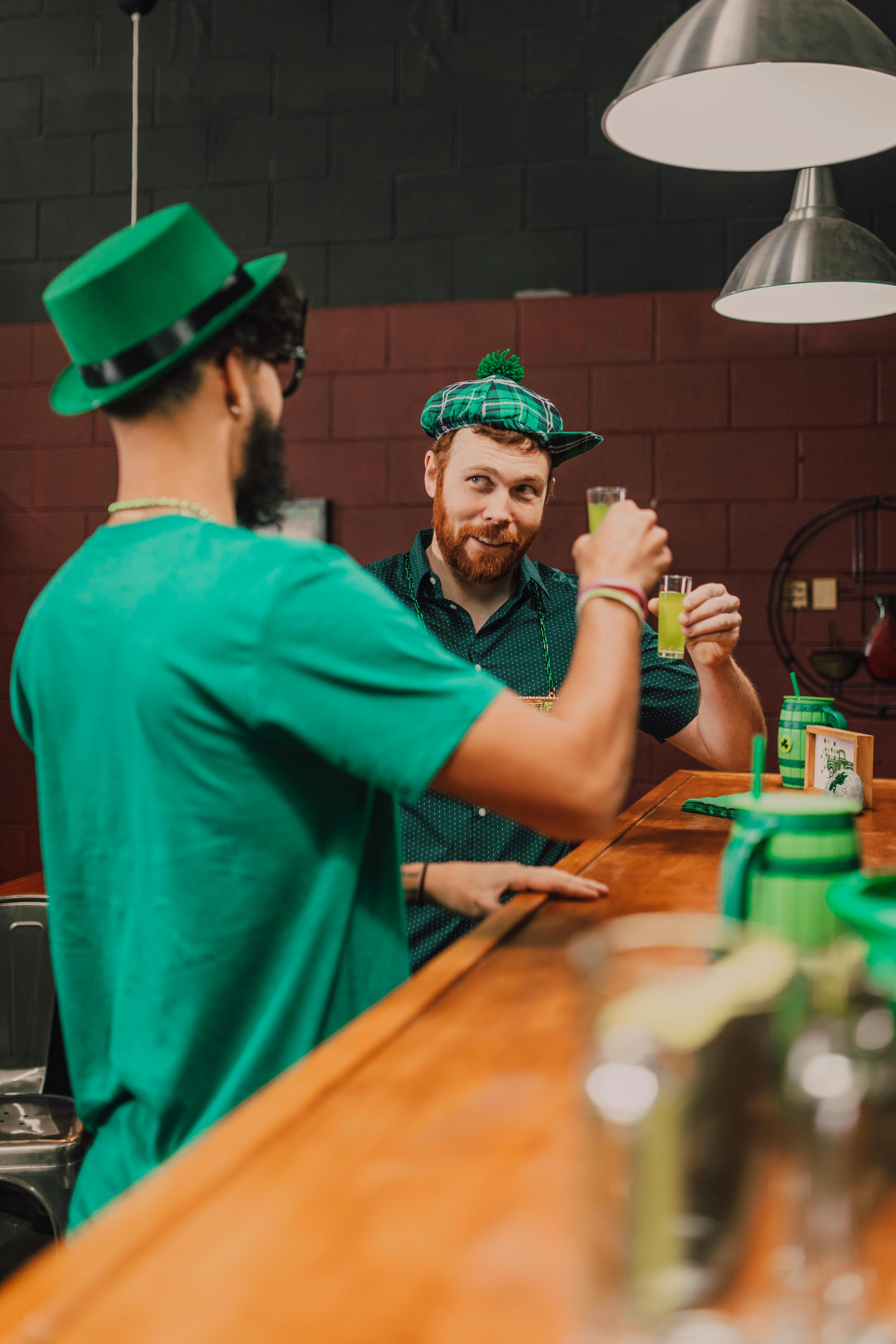 men celebrating st patrick s day by drinking alcoholic drinks